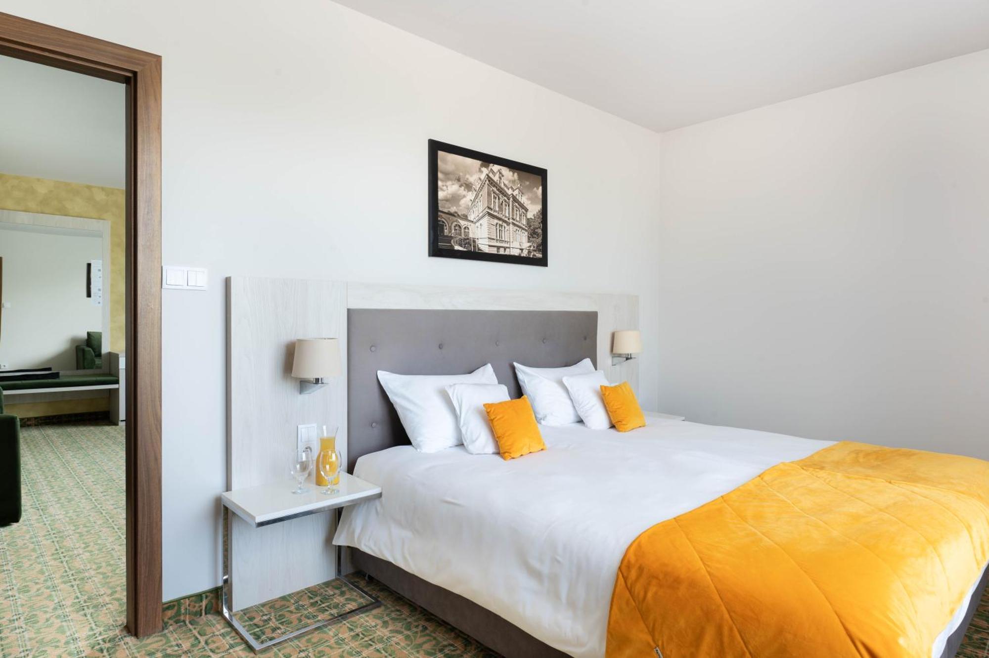 Hotel Arche Çestohova Dış mekan fotoğraf